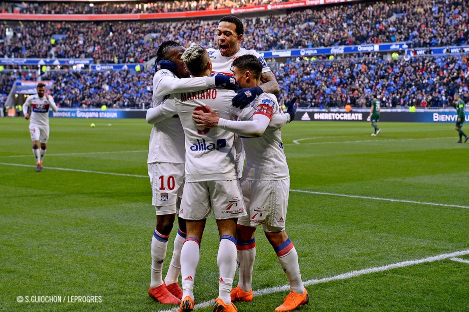 Célébration après le but Lyonnais du derby